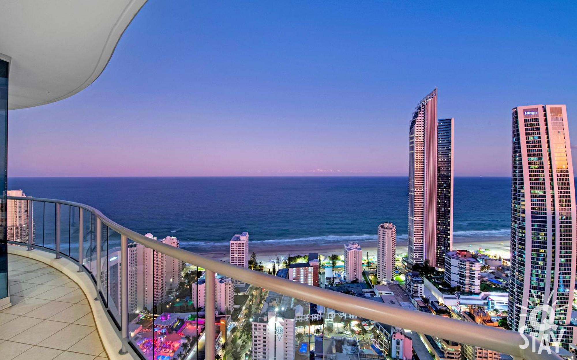 Chevron Renaissance Surfers Paradise Mid Week Madness Deal - Q Stay โกลด์โคสต์ ภายนอก รูปภาพ
