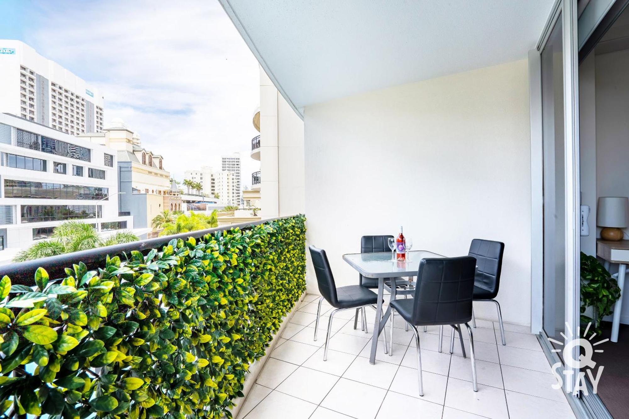 Chevron Renaissance Surfers Paradise Mid Week Madness Deal - Q Stay โกลด์โคสต์ ภายนอก รูปภาพ