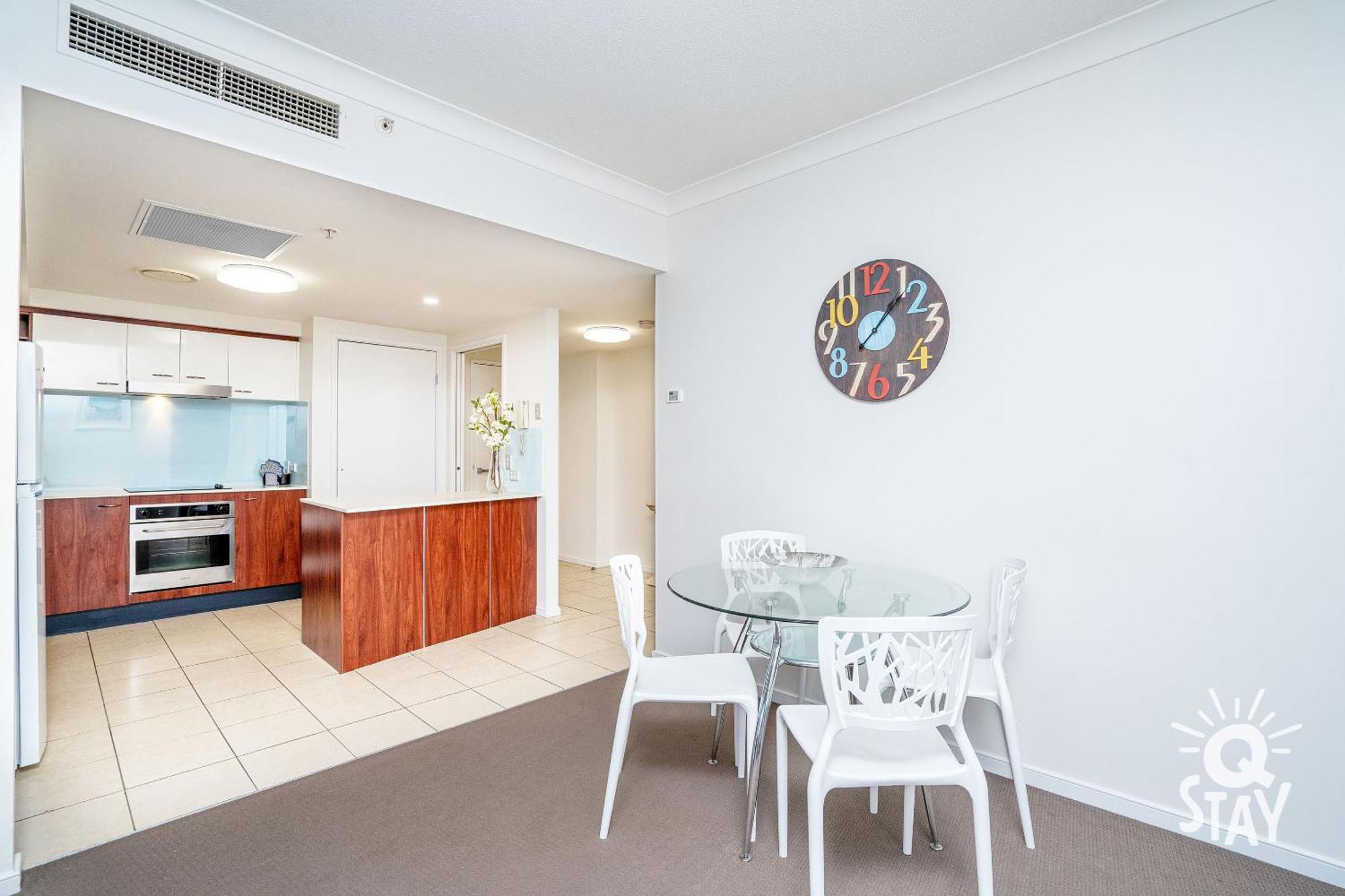 Chevron Renaissance Surfers Paradise Mid Week Madness Deal - Q Stay โกลด์โคสต์ ภายนอก รูปภาพ