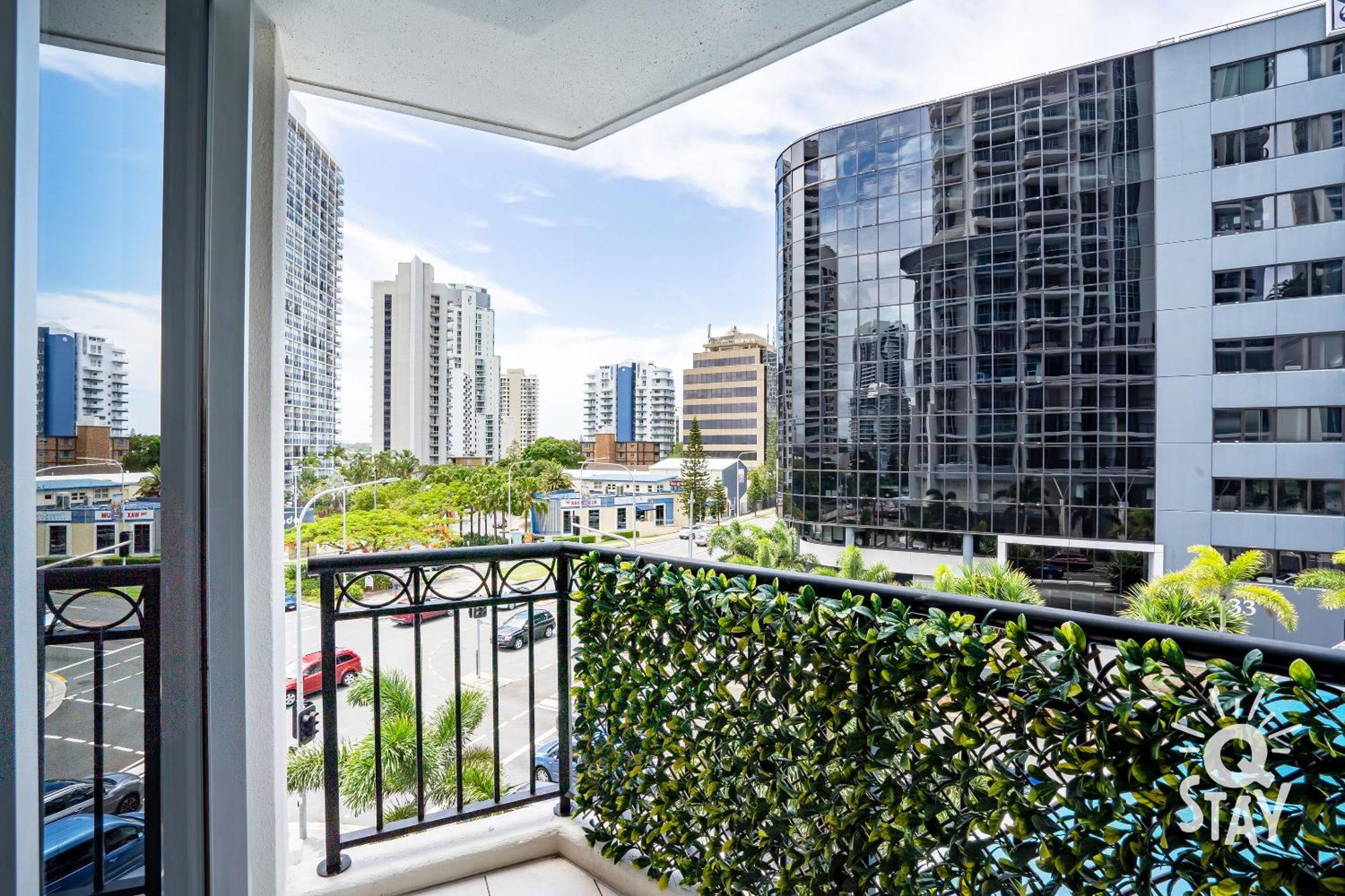 Chevron Renaissance Surfers Paradise Mid Week Madness Deal - Q Stay โกลด์โคสต์ ภายนอก รูปภาพ