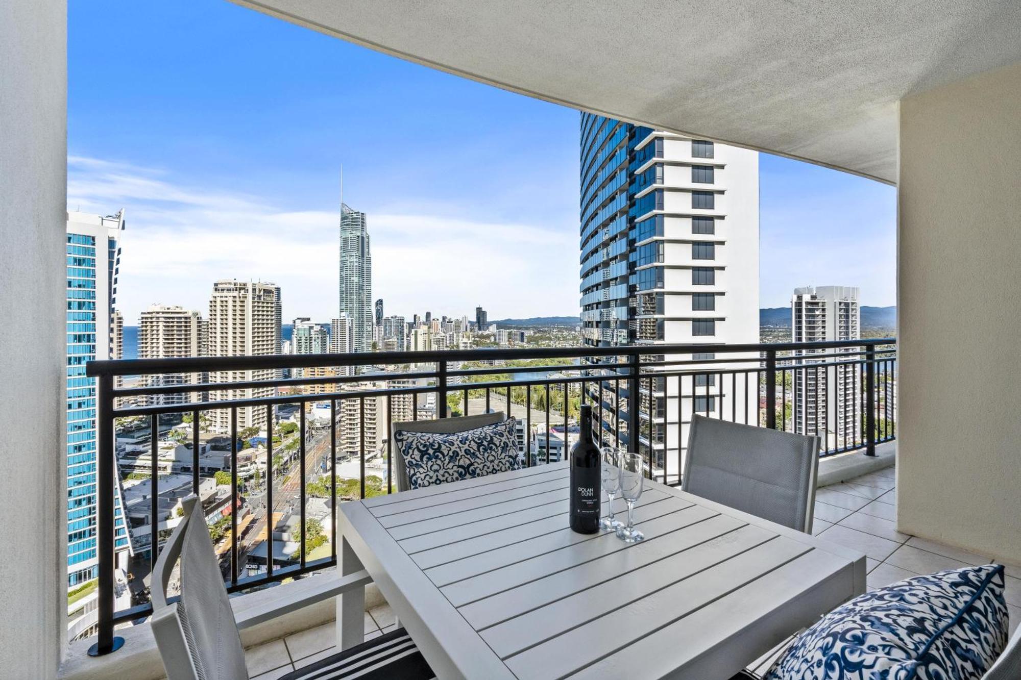 Chevron Renaissance Surfers Paradise Mid Week Madness Deal - Q Stay โกลด์โคสต์ ภายนอก รูปภาพ