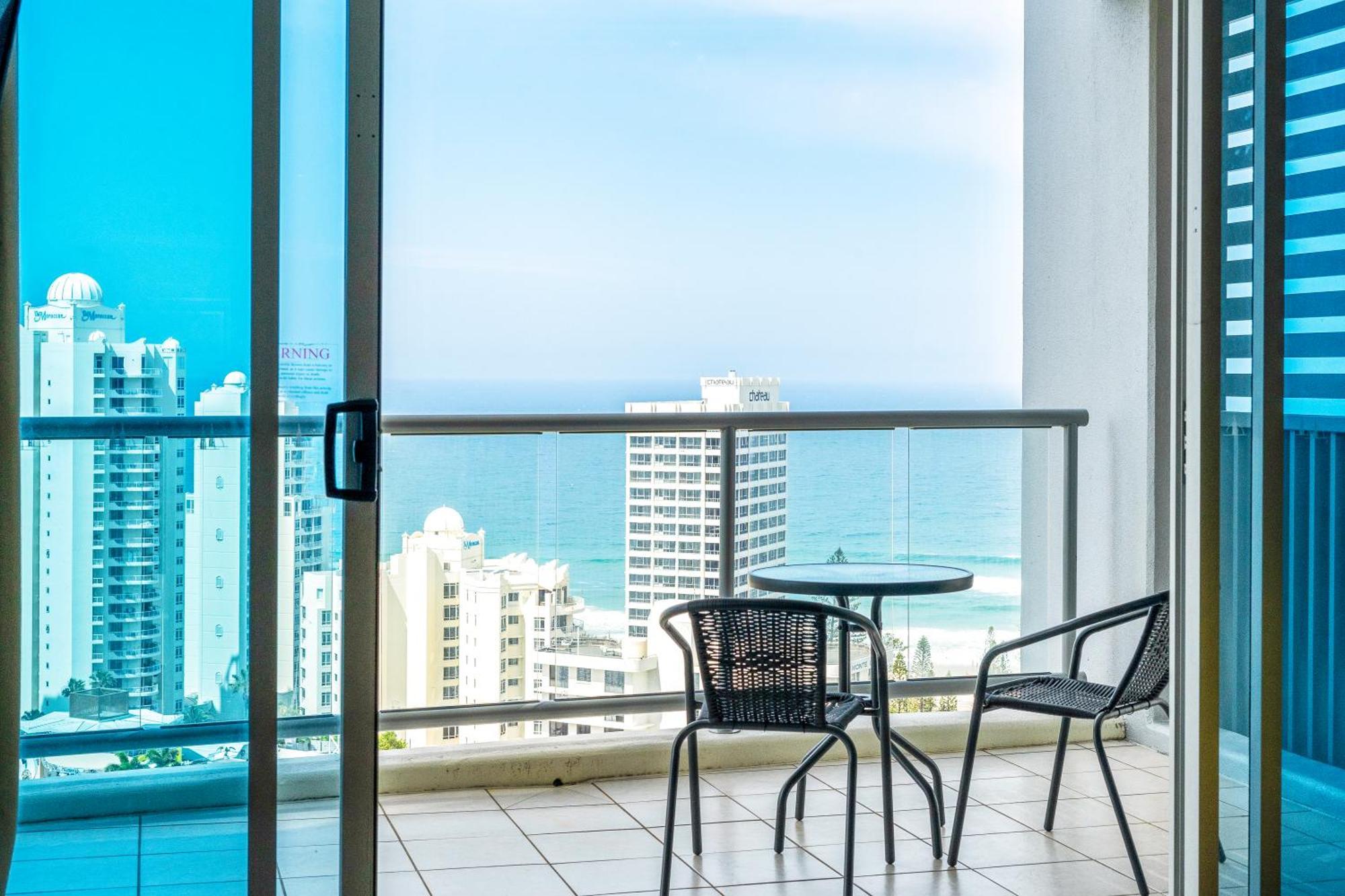 Chevron Renaissance Surfers Paradise Mid Week Madness Deal - Q Stay โกลด์โคสต์ ภายนอก รูปภาพ