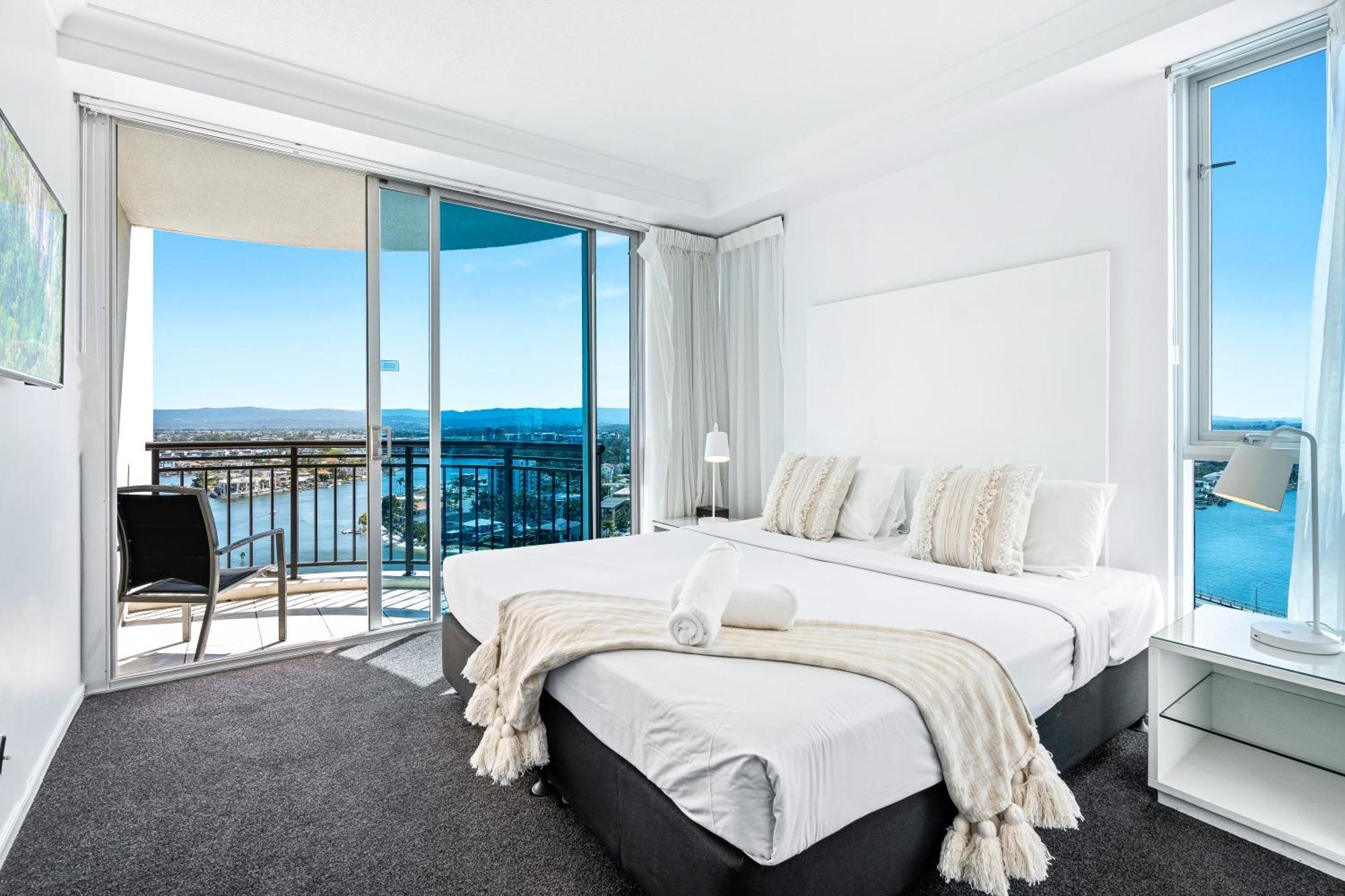 Chevron Renaissance Surfers Paradise Mid Week Madness Deal - Q Stay โกลด์โคสต์ ภายนอก รูปภาพ