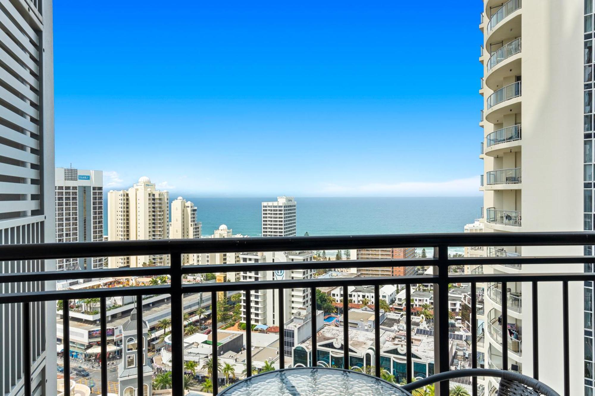 Chevron Renaissance Surfers Paradise Mid Week Madness Deal - Q Stay โกลด์โคสต์ ภายนอก รูปภาพ